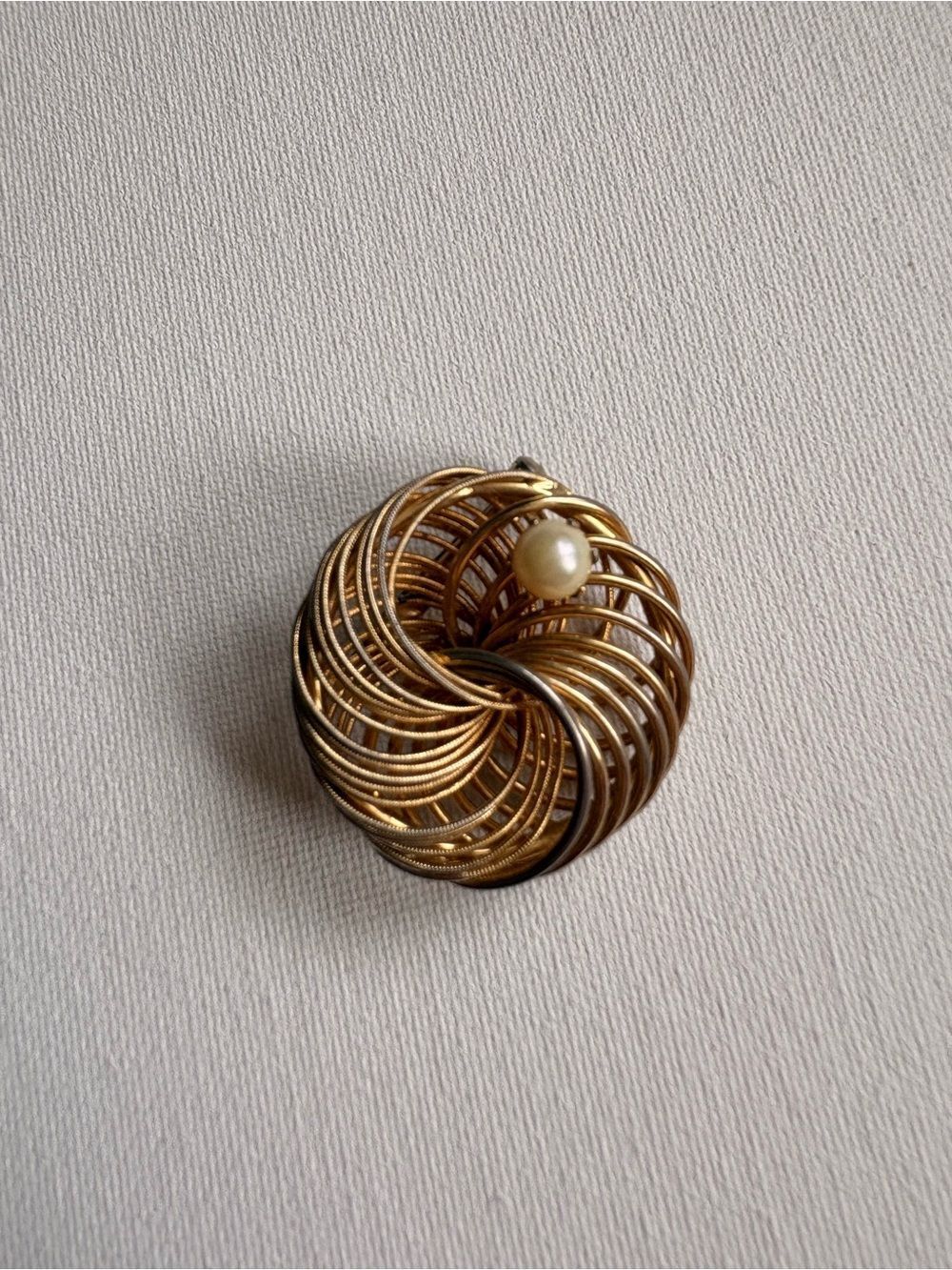 Vintage Gold Tone Swirl Knot Brooch Pearl Accent Retro Statement Pin Jewelry